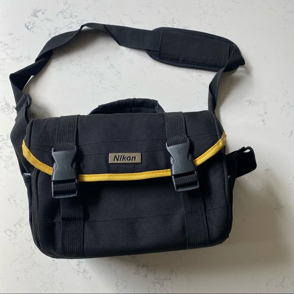 Nikon D60 with Camera Bag - Picture 4 of 6